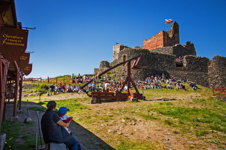 Catapulte du Château de Calmont d'Olt montré lors d'une animation