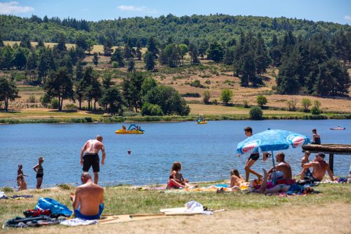 Baignade et farniente au Lac du Moulinet (1)© B. Colomb – Loze_re Sauvage pour PACT Aubrac Baignade et farniente au Lac du Moulinet (1)© B. Colomb - Loze_re Sauvage pour PACT Aubrac